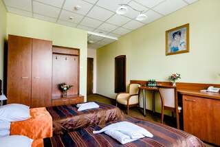 Отель Hotel Stal Сталёва-Воля Стандартный двухместный номер с 2 отдельными кроватями-3
