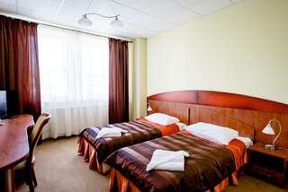 Отель Hotel Stal Сталёва-Воля Стандартный двухместный номер с 2 отдельными кроватями-5