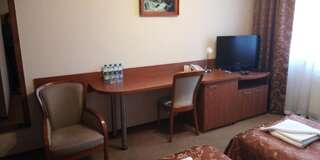 Отель Hotel Stal Сталёва-Воля Двухместный номер Делюкс с 1 кроватью или 2 отдельными кроватями-3